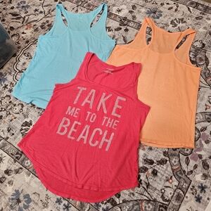 Bundle of oldnavy tanks